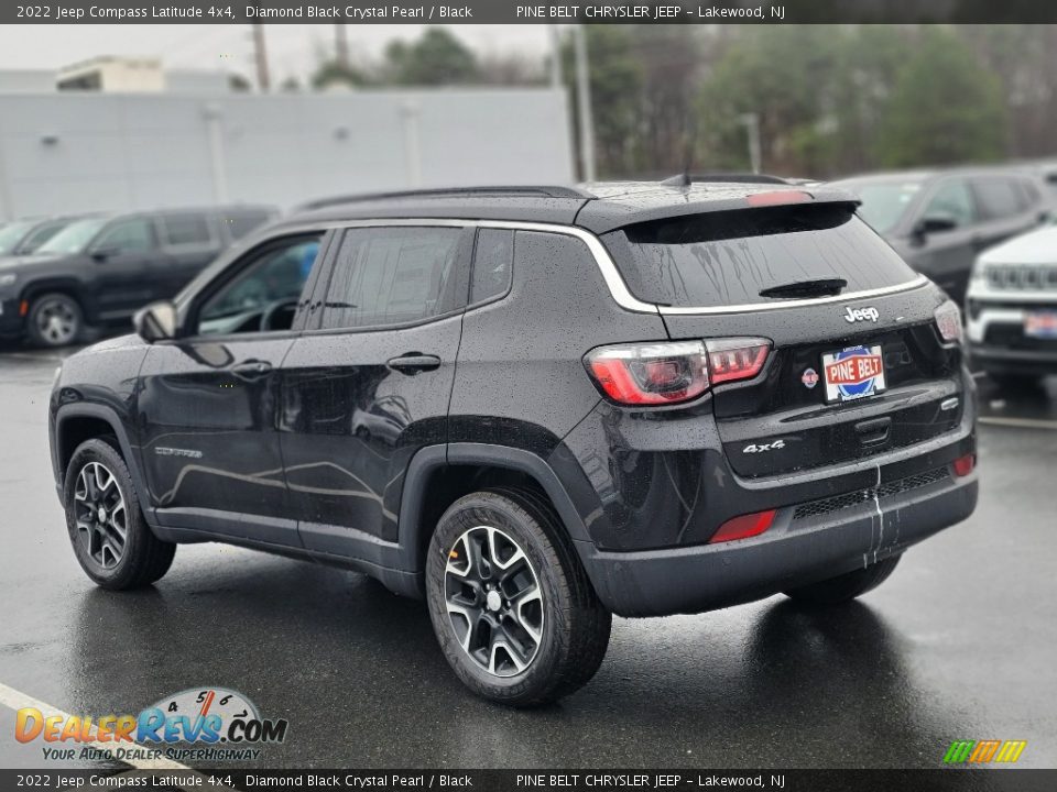 2022 Jeep Compass Latitude 4x4 Diamond Black Crystal Pearl / Black Photo #4