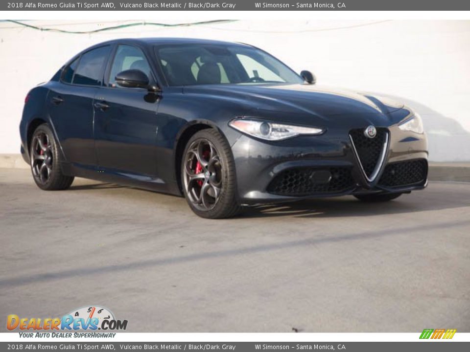 Front 3/4 View of 2018 Alfa Romeo Giulia Ti Sport AWD Photo #1