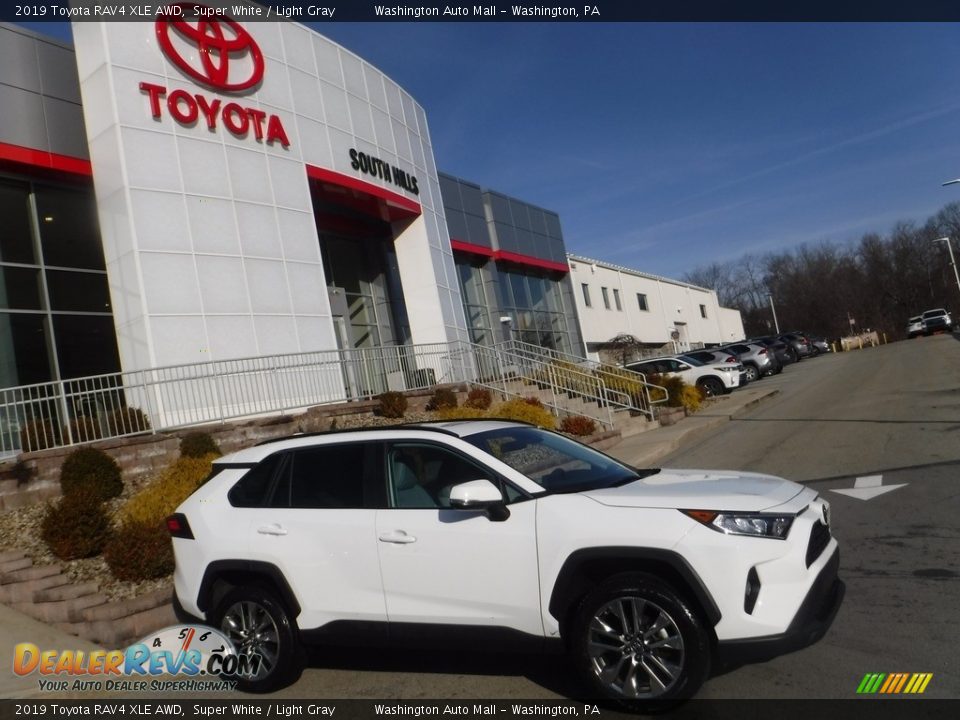 2019 Toyota RAV4 XLE AWD Super White / Light Gray Photo #2