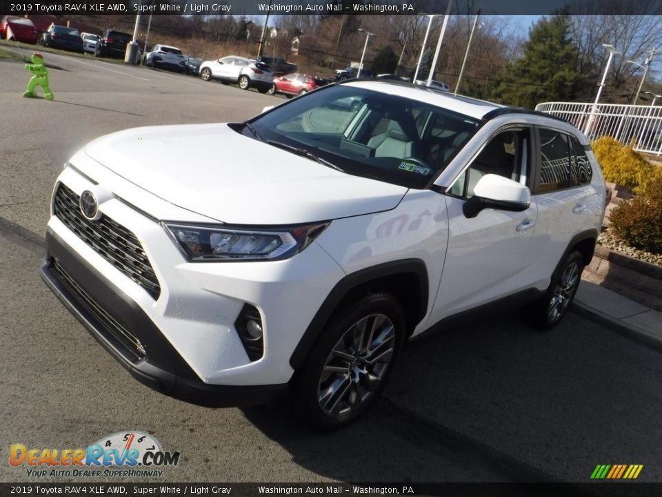 2019 Toyota RAV4 XLE AWD Super White / Light Gray Photo #13