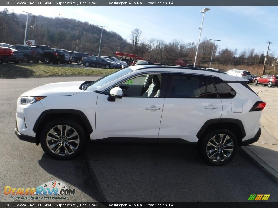 2019 Toyota RAV4 XLE AWD Super White / Light Gray Photo #15