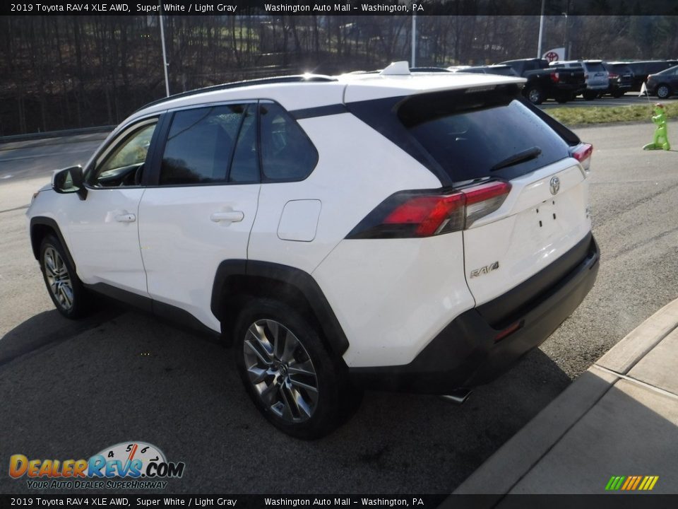 2019 Toyota RAV4 XLE AWD Super White / Light Gray Photo #16