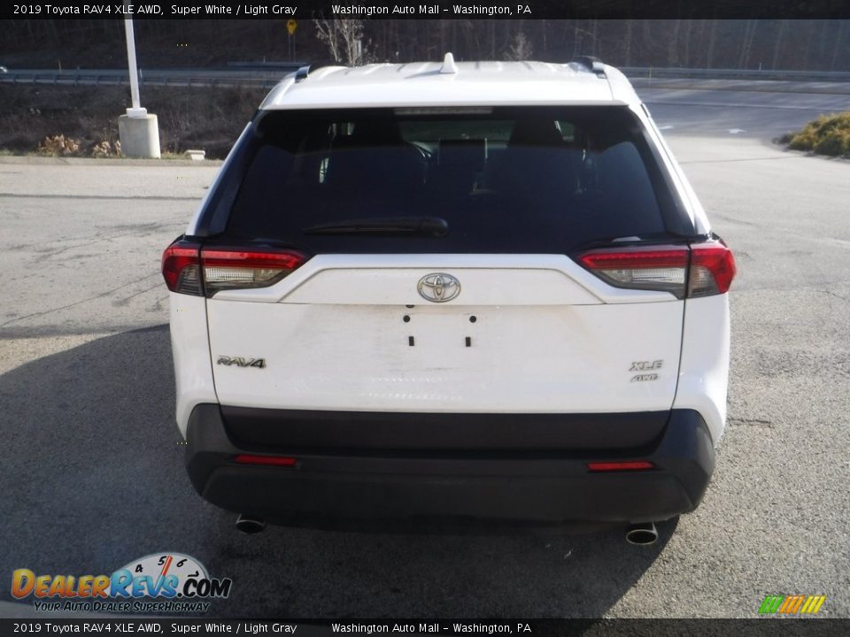 2019 Toyota RAV4 XLE AWD Super White / Light Gray Photo #17