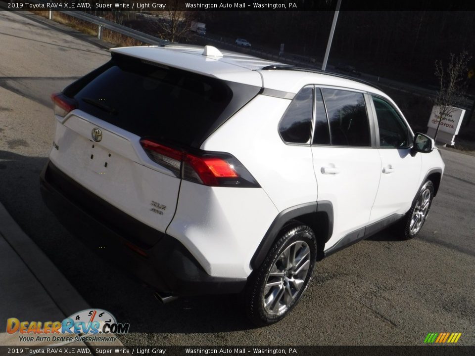 2019 Toyota RAV4 XLE AWD Super White / Light Gray Photo #18