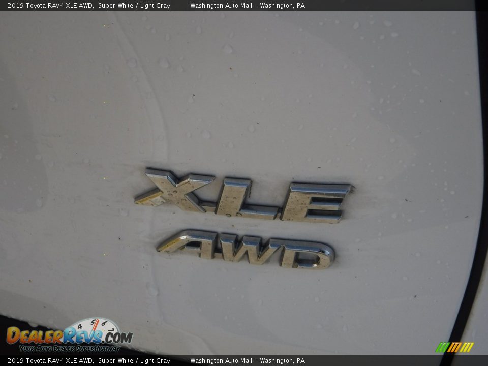 2019 Toyota RAV4 XLE AWD Super White / Light Gray Photo #19