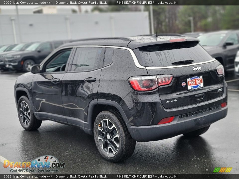 2022 Jeep Compass Latitude 4x4 Diamond Black Crystal Pearl / Black Photo #5