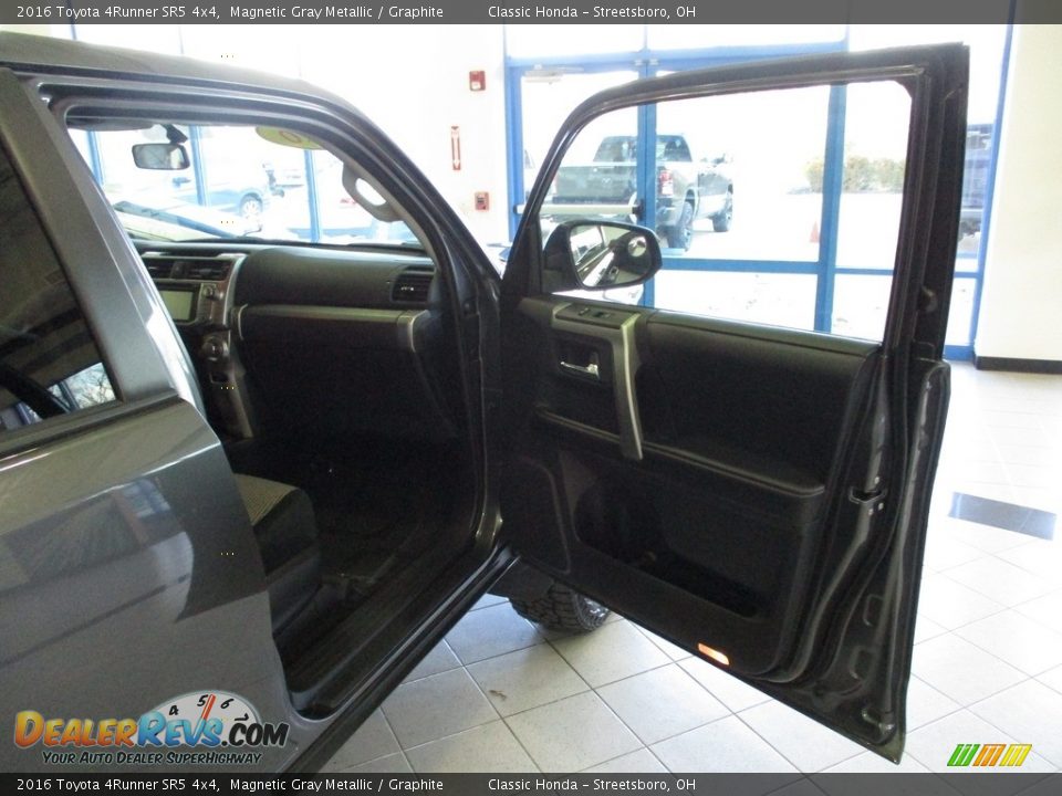 2016 Toyota 4Runner SR5 4x4 Magnetic Gray Metallic / Graphite Photo #15