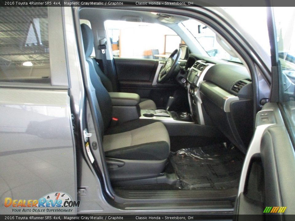 2016 Toyota 4Runner SR5 4x4 Magnetic Gray Metallic / Graphite Photo #16