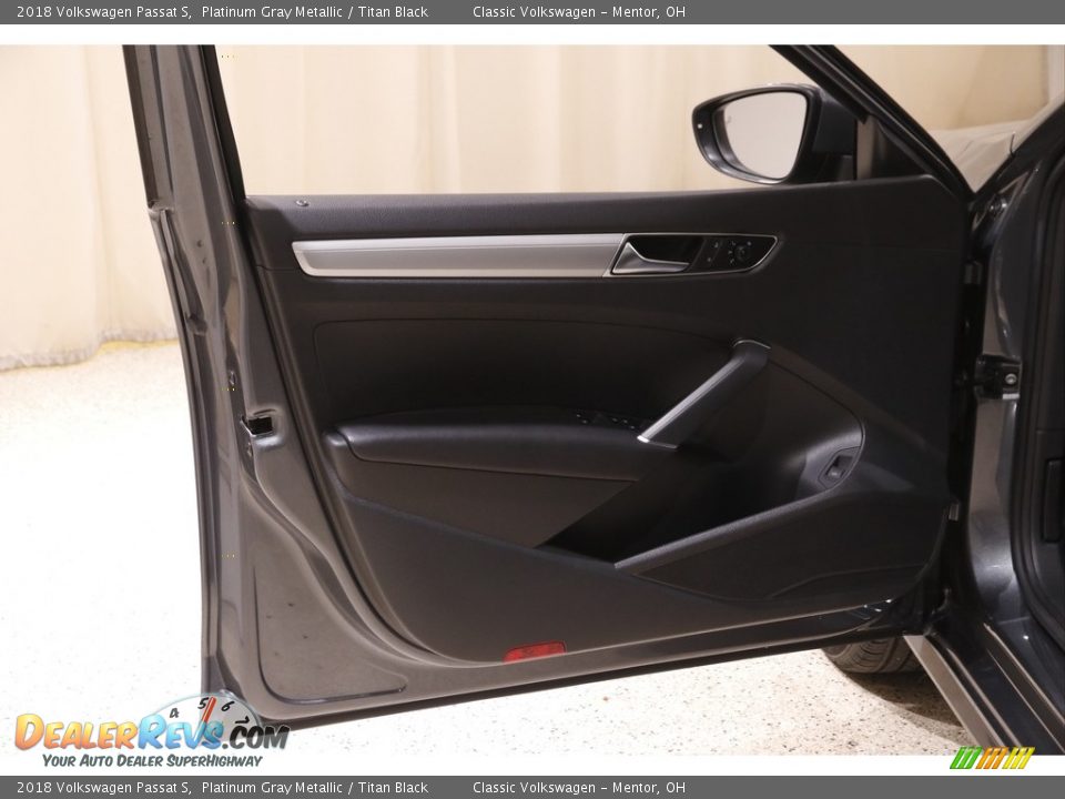 2018 Volkswagen Passat S Platinum Gray Metallic / Titan Black Photo #4
