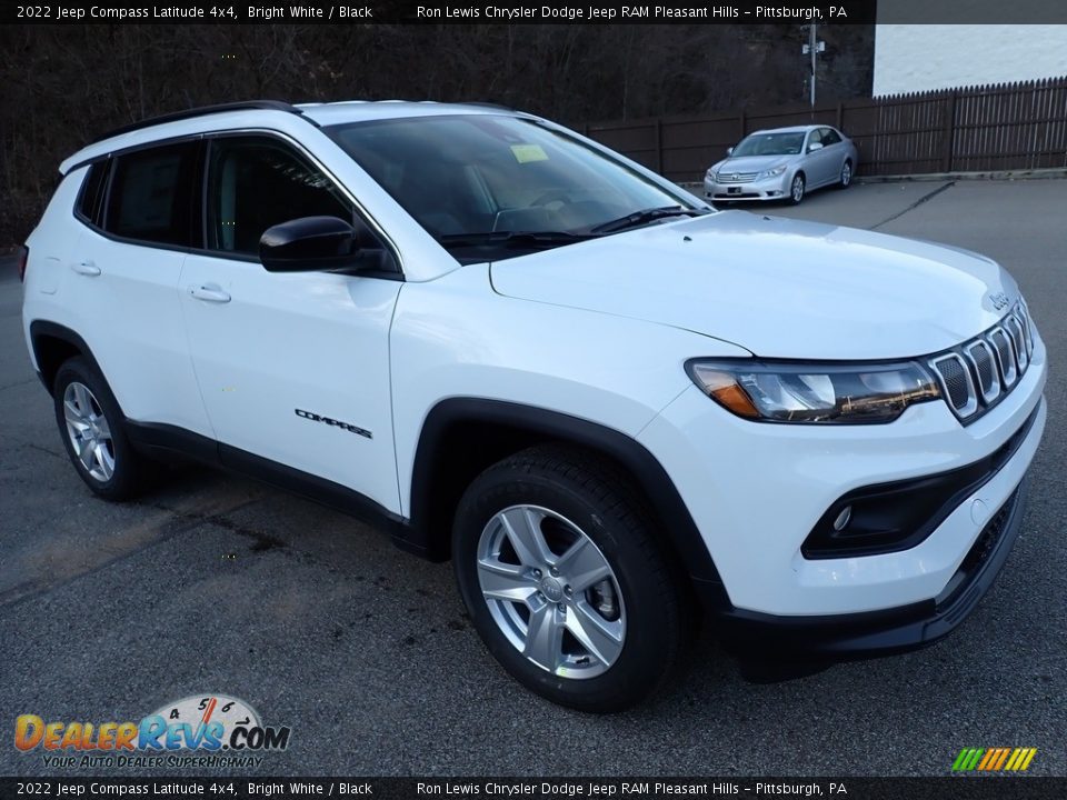 2022 Jeep Compass Latitude 4x4 Bright White / Black Photo #8