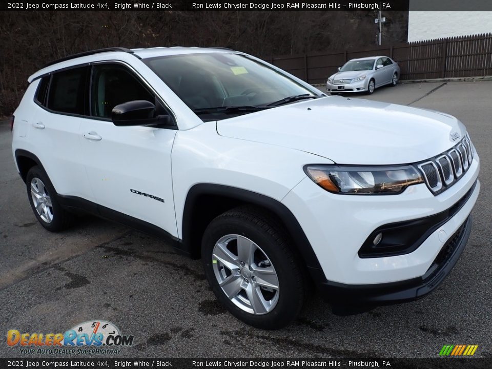 2022 Jeep Compass Latitude 4x4 Bright White / Black Photo #8