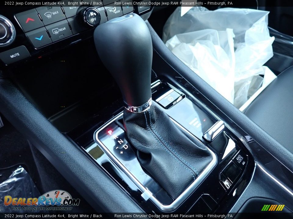 2022 Jeep Compass Latitude 4x4 Bright White / Black Photo #17