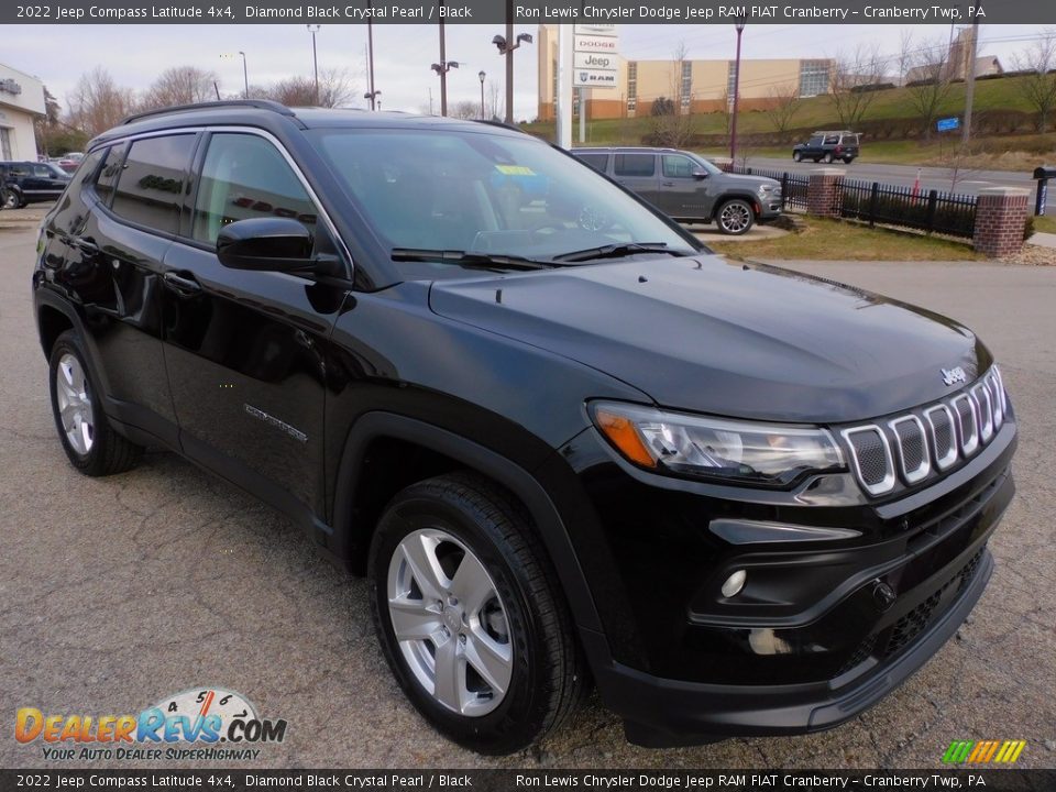 2022 Jeep Compass Latitude 4x4 Diamond Black Crystal Pearl / Black Photo #3