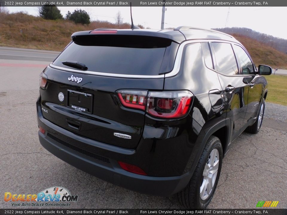 2022 Jeep Compass Latitude 4x4 Diamond Black Crystal Pearl / Black Photo #5