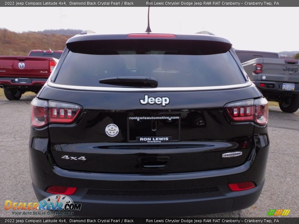 2022 Jeep Compass Latitude 4x4 Diamond Black Crystal Pearl / Black Photo #6