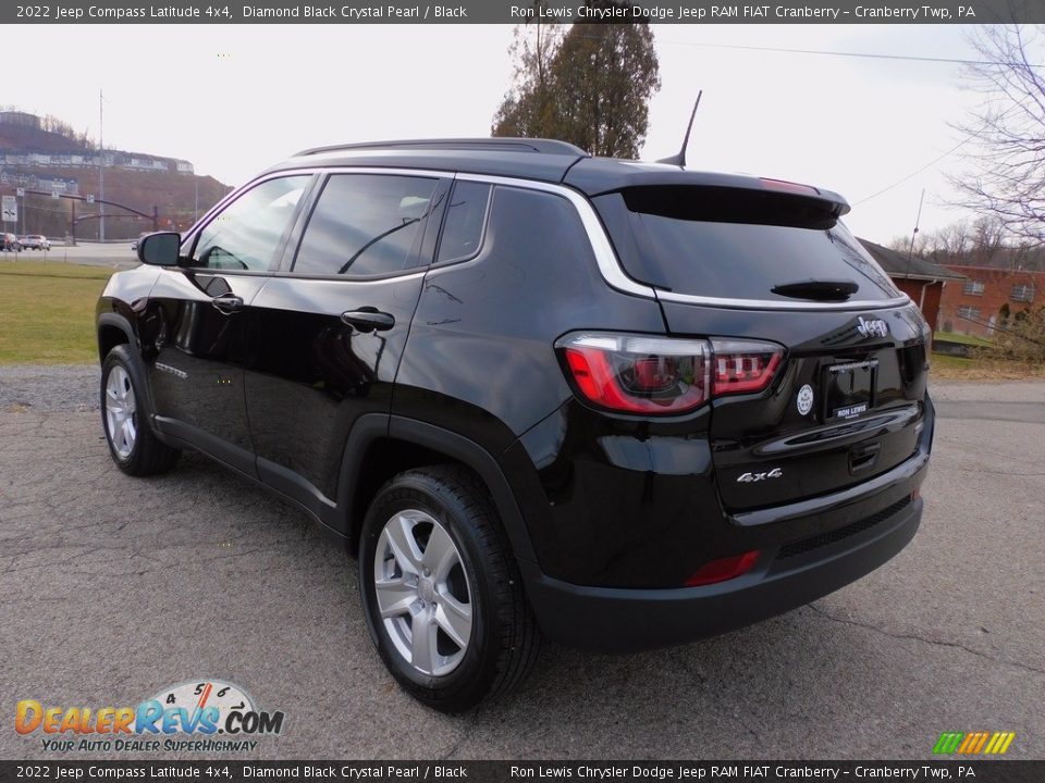 2022 Jeep Compass Latitude 4x4 Diamond Black Crystal Pearl / Black Photo #8