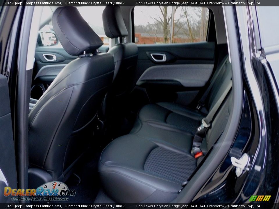 2022 Jeep Compass Latitude 4x4 Diamond Black Crystal Pearl / Black Photo #12