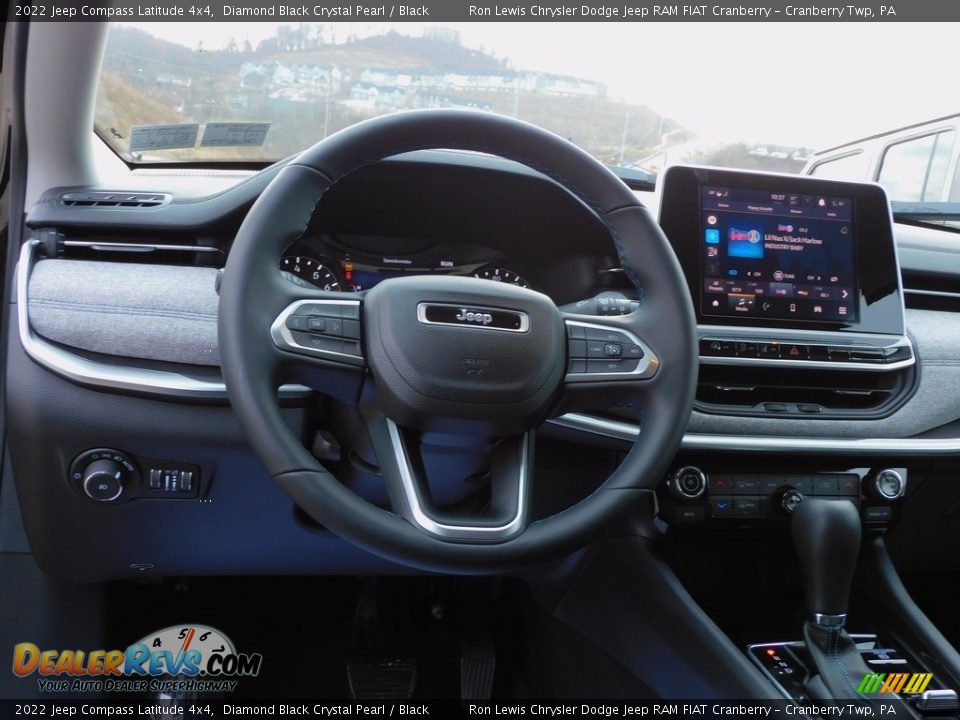 2022 Jeep Compass Latitude 4x4 Diamond Black Crystal Pearl / Black Photo #13
