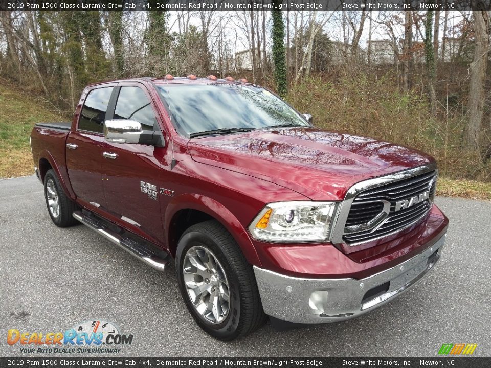 Front 3/4 View of 2019 Ram 1500 Classic Laramie Crew Cab 4x4 Photo #4