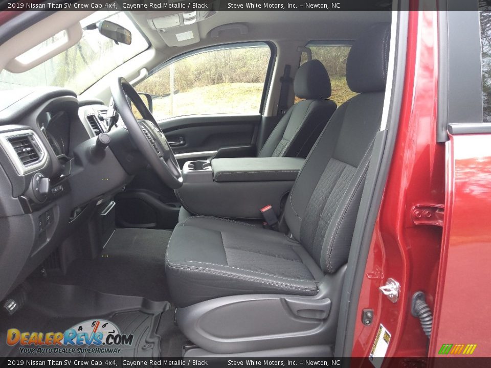 2019 Nissan Titan SV Crew Cab 4x4 Cayenne Red Metallic / Black Photo #15