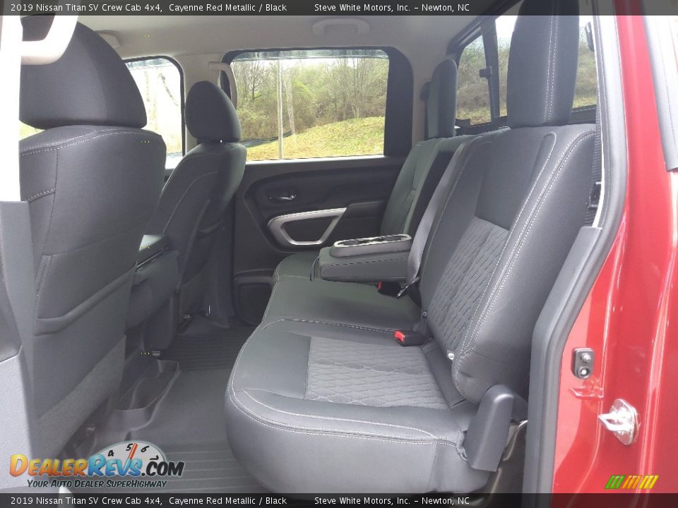2019 Nissan Titan SV Crew Cab 4x4 Cayenne Red Metallic / Black Photo #17