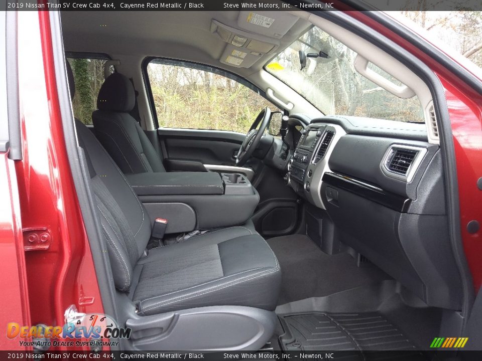 2019 Nissan Titan SV Crew Cab 4x4 Cayenne Red Metallic / Black Photo #19