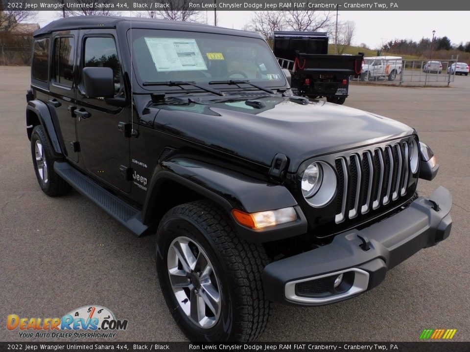 Front 3/4 View of 2022 Jeep Wrangler Unlimited Sahara 4x4 Photo #3