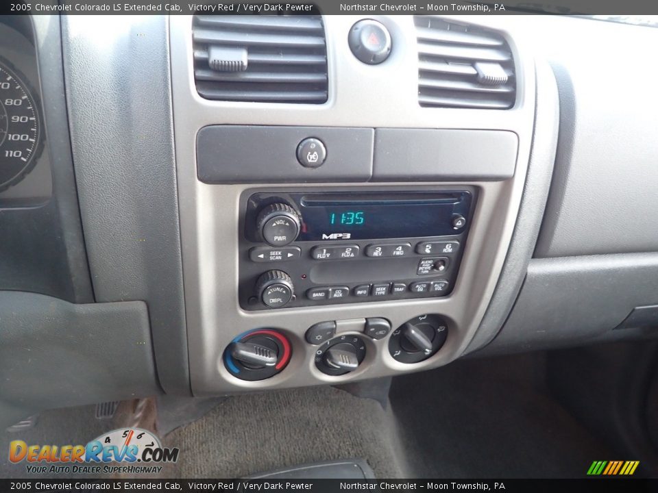 2005 Chevrolet Colorado LS Extended Cab Victory Red / Very Dark Pewter Photo #18