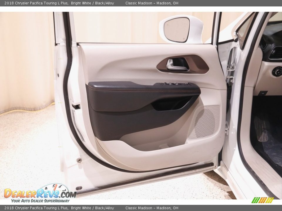2018 Chrysler Pacifica Touring L Plus Bright White / Black/Alloy Photo #4