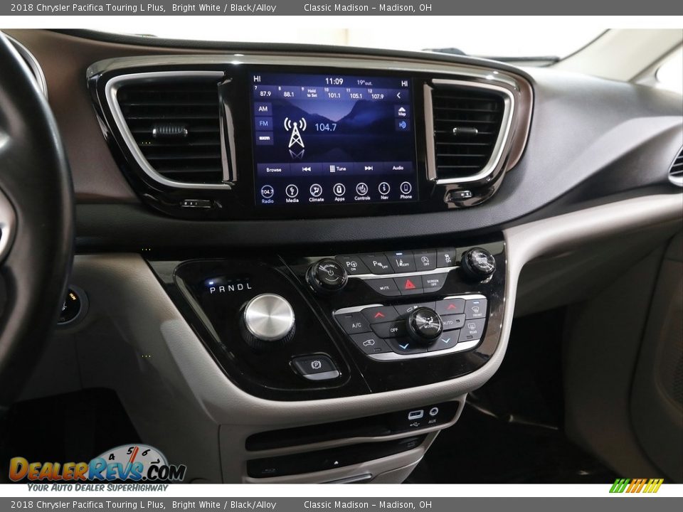 2018 Chrysler Pacifica Touring L Plus Bright White / Black/Alloy Photo #9