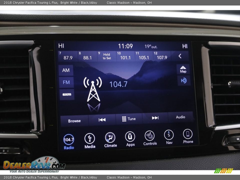 2018 Chrysler Pacifica Touring L Plus Bright White / Black/Alloy Photo #10