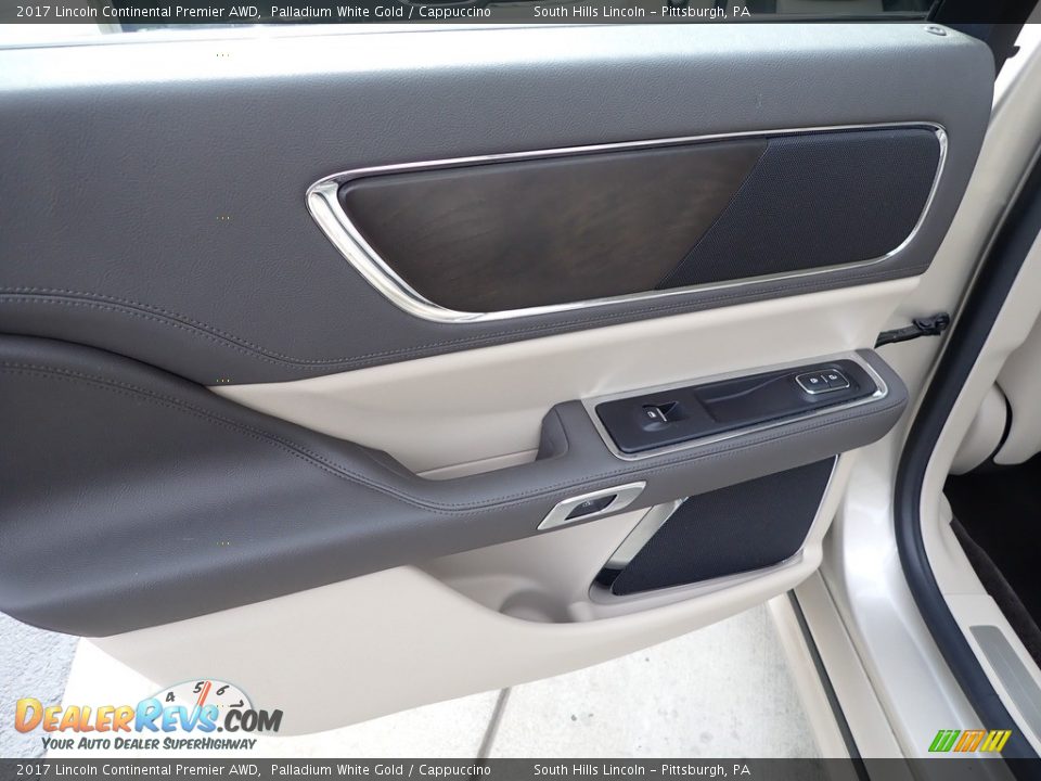 Door Panel of 2017 Lincoln Continental Premier AWD Photo #18