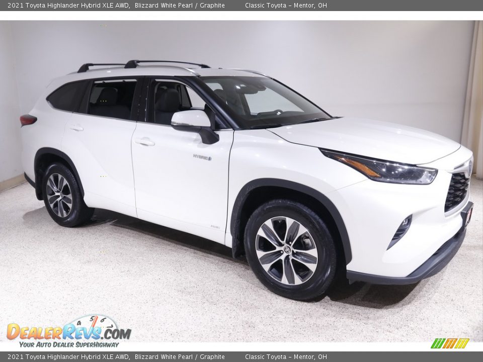2021 Toyota Highlander Hybrid XLE AWD Blizzard White Pearl / Graphite Photo #1