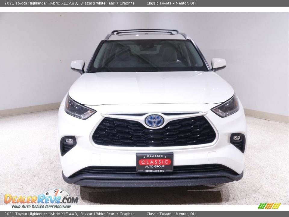 2021 Toyota Highlander Hybrid XLE AWD Blizzard White Pearl / Graphite Photo #2