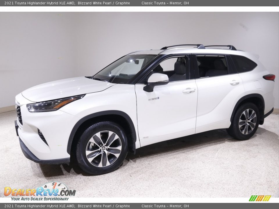 2021 Toyota Highlander Hybrid XLE AWD Blizzard White Pearl / Graphite Photo #3