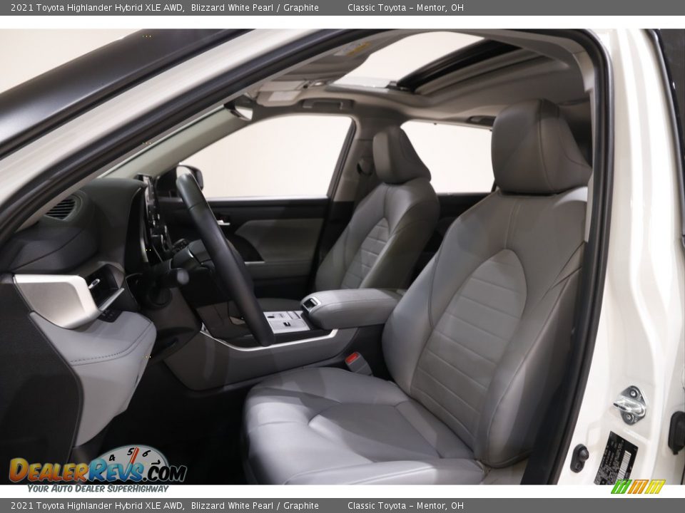 2021 Toyota Highlander Hybrid XLE AWD Blizzard White Pearl / Graphite Photo #5