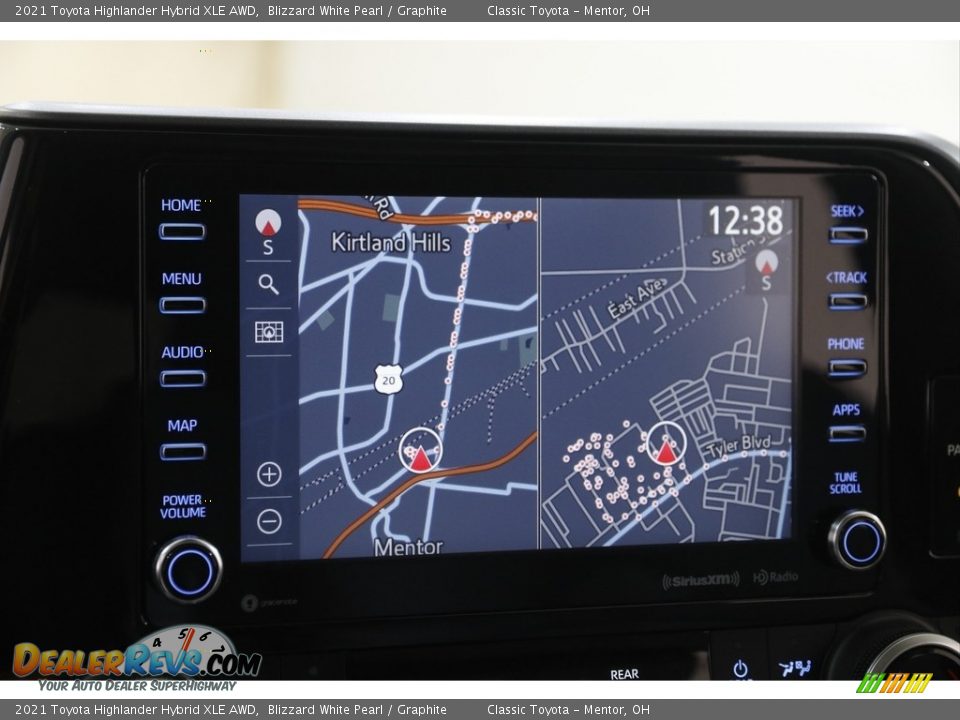 2021 Toyota Highlander Hybrid XLE AWD Blizzard White Pearl / Graphite Photo #11