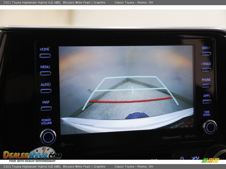 2021 Toyota Highlander Hybrid XLE AWD Blizzard White Pearl / Graphite Photo #12