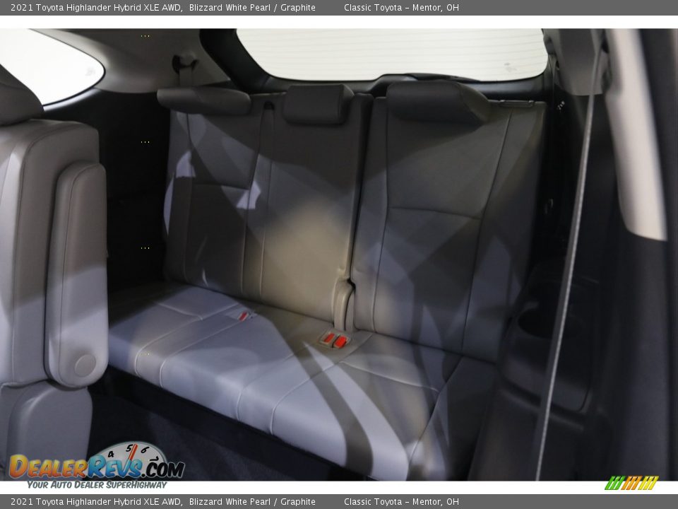 2021 Toyota Highlander Hybrid XLE AWD Blizzard White Pearl / Graphite Photo #19