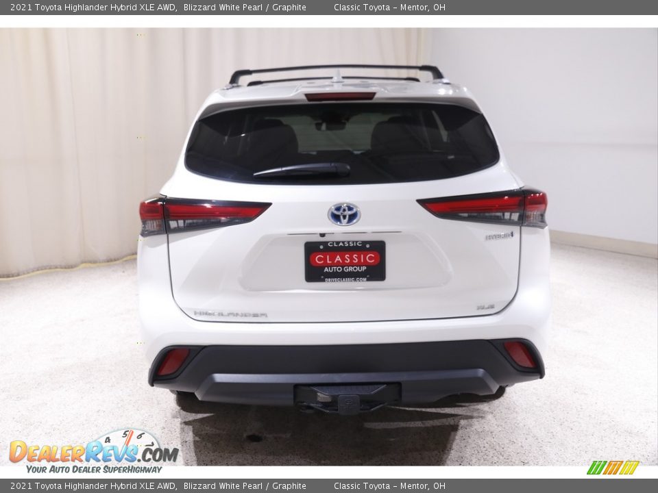 2021 Toyota Highlander Hybrid XLE AWD Blizzard White Pearl / Graphite Photo #20