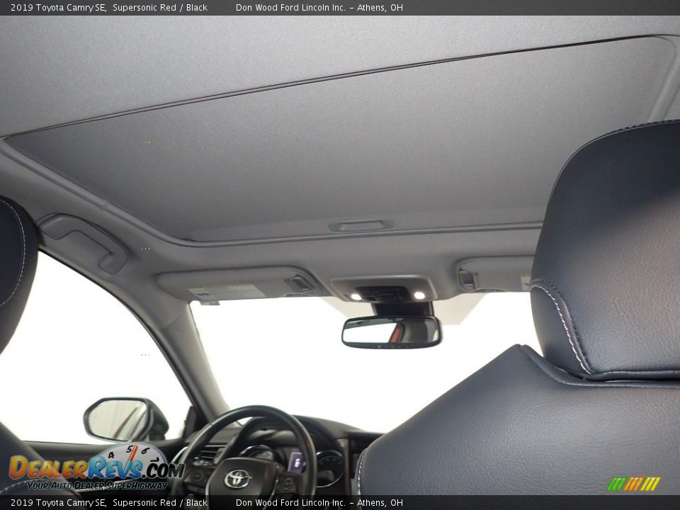 2019 Toyota Camry SE Supersonic Red / Black Photo #2