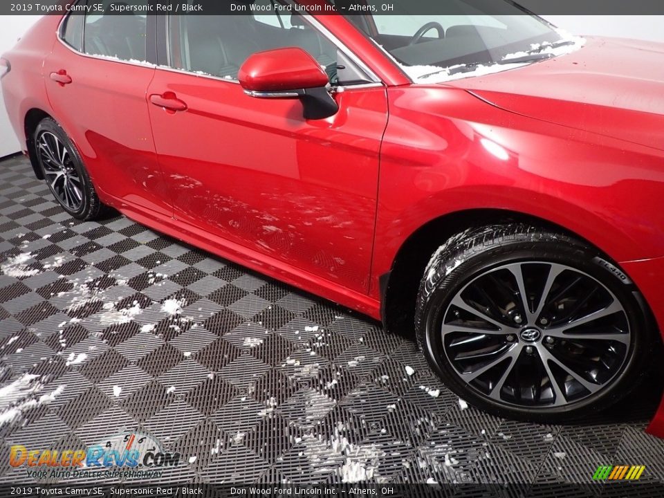 2019 Toyota Camry SE Supersonic Red / Black Photo #5