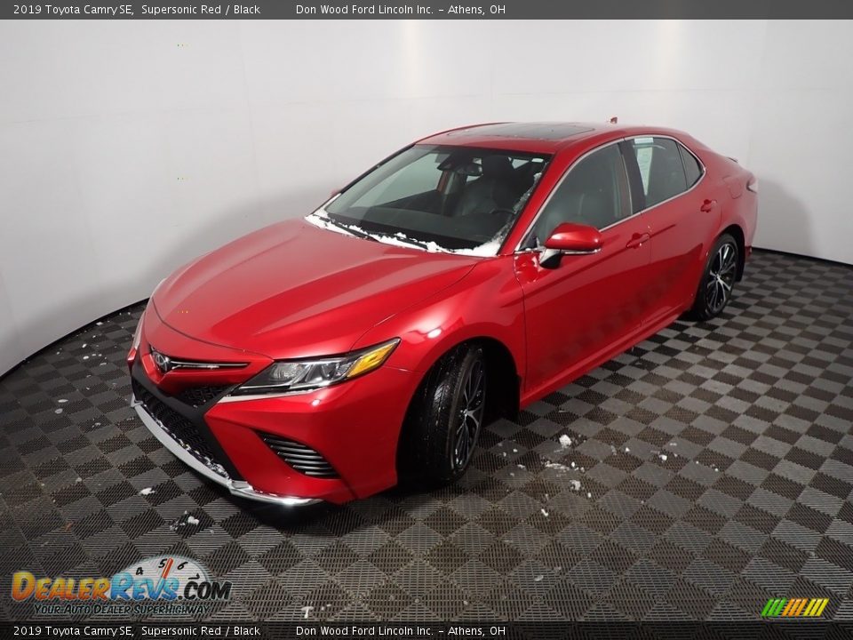 2019 Toyota Camry SE Supersonic Red / Black Photo #10
