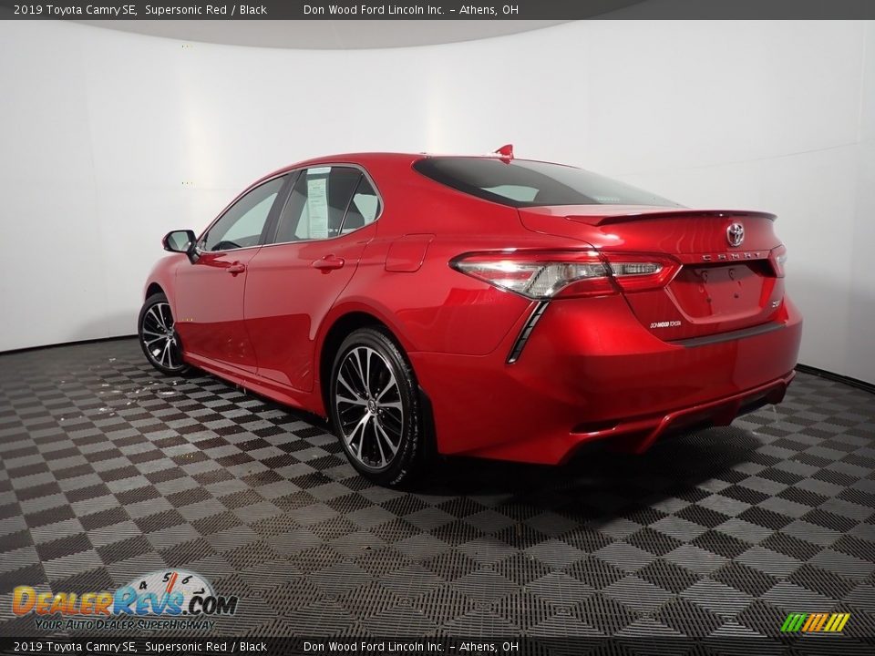 2019 Toyota Camry SE Supersonic Red / Black Photo #12