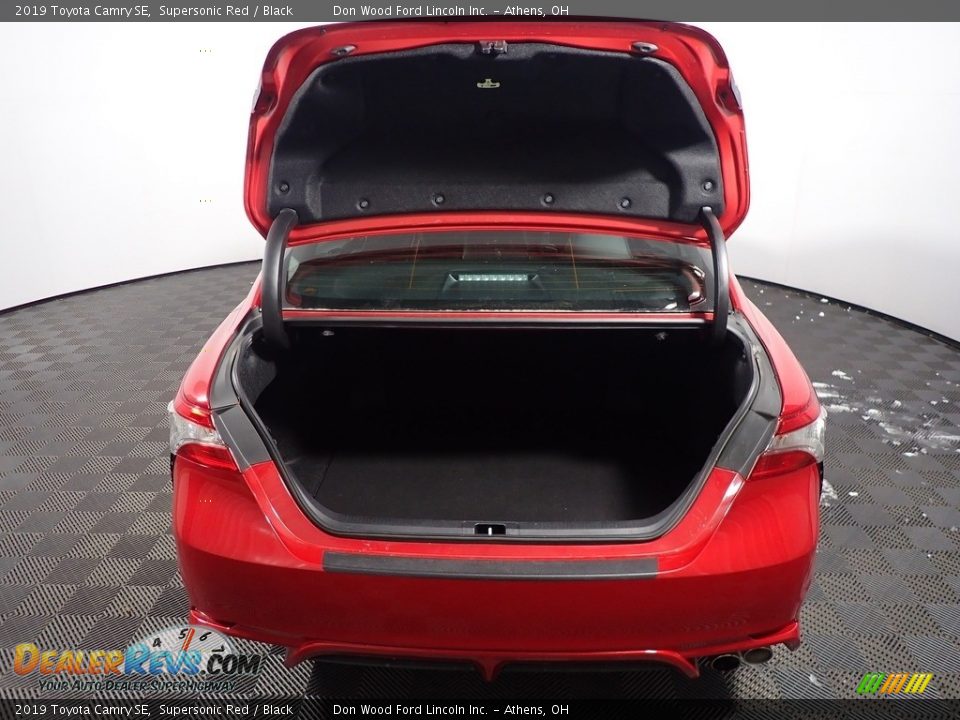 2019 Toyota Camry SE Supersonic Red / Black Photo #15