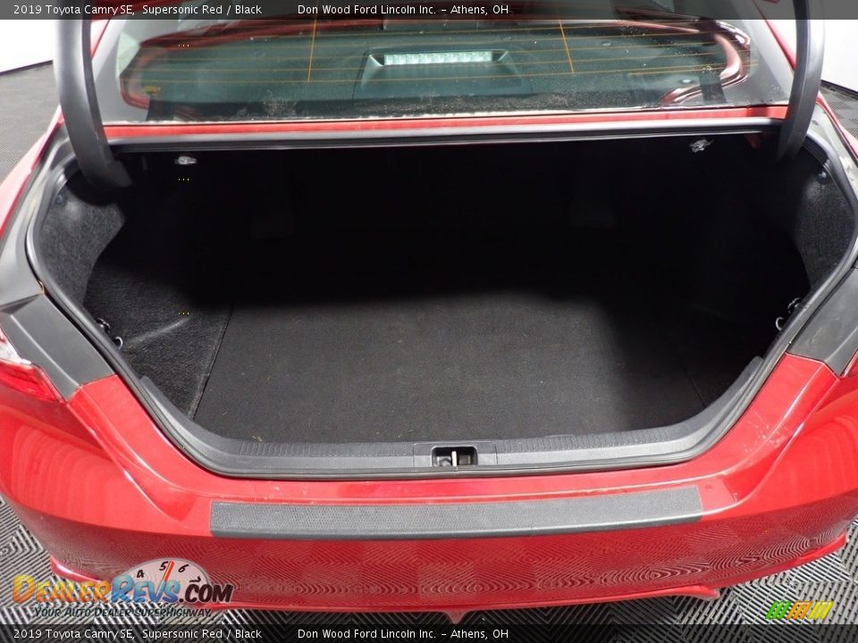 2019 Toyota Camry SE Supersonic Red / Black Photo #16