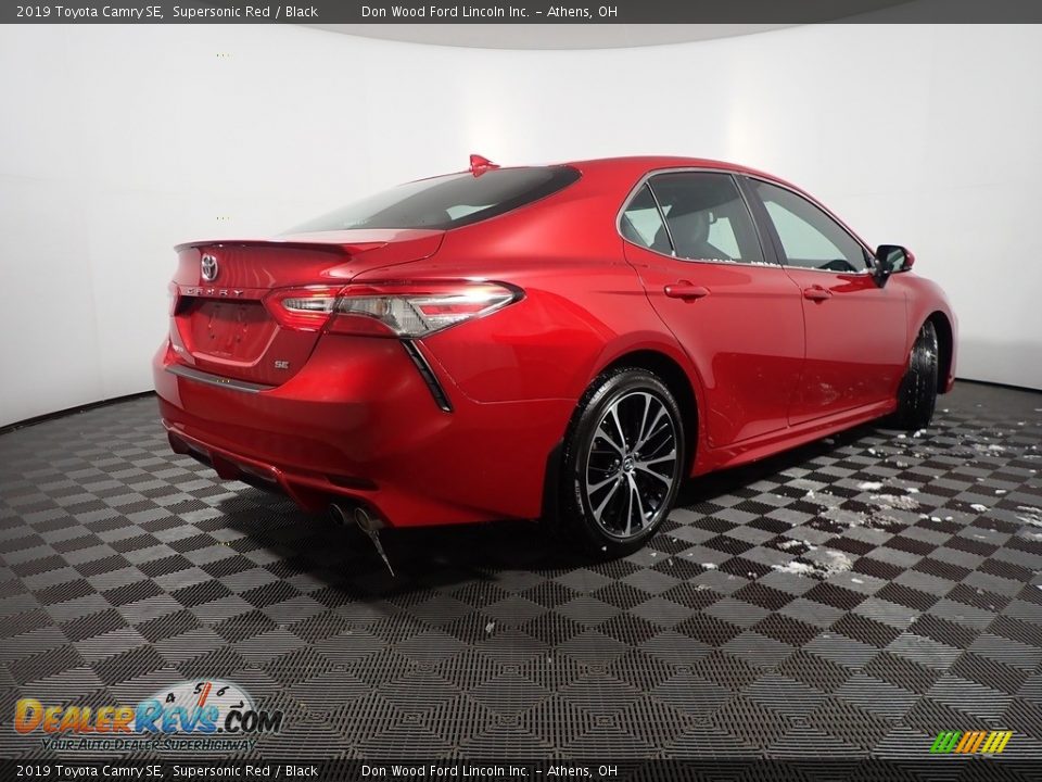 2019 Toyota Camry SE Supersonic Red / Black Photo #17