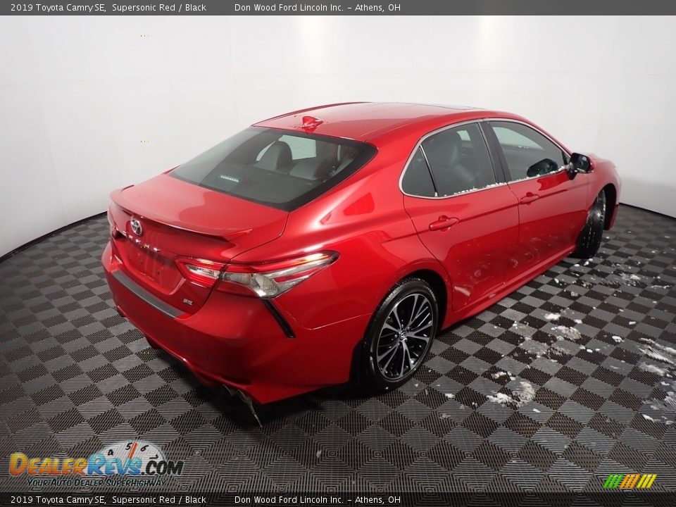 2019 Toyota Camry SE Supersonic Red / Black Photo #18