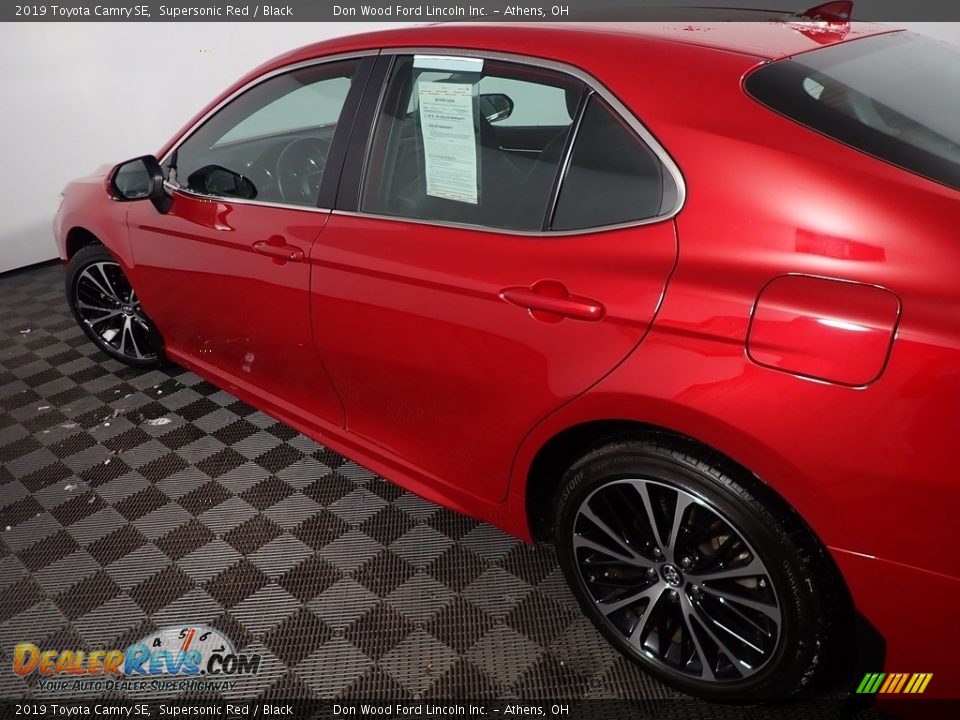 2019 Toyota Camry SE Supersonic Red / Black Photo #19