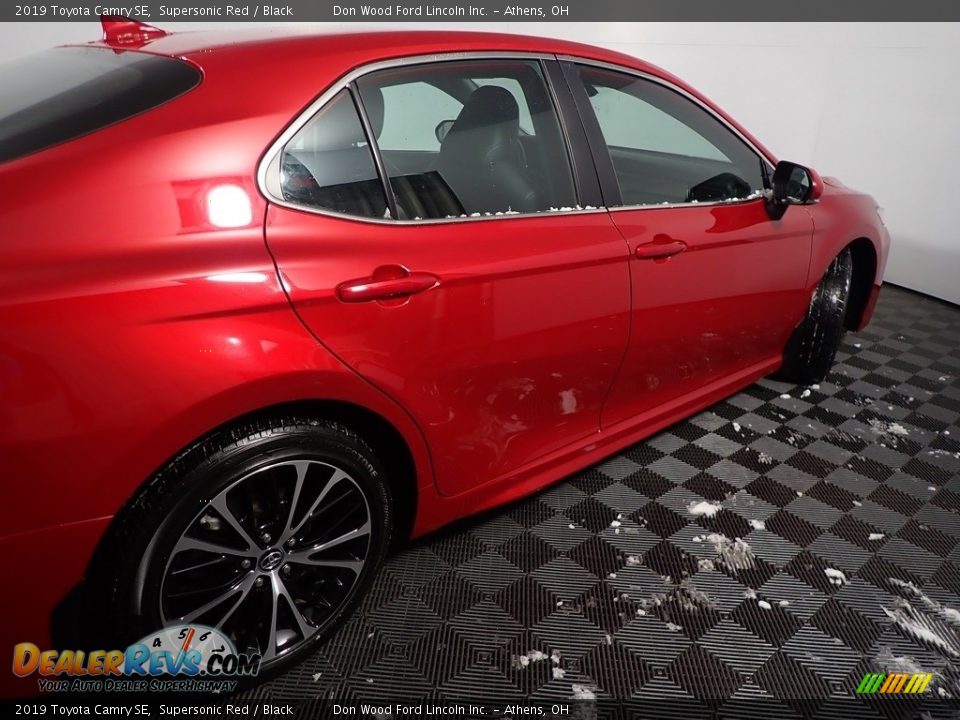 2019 Toyota Camry SE Supersonic Red / Black Photo #20